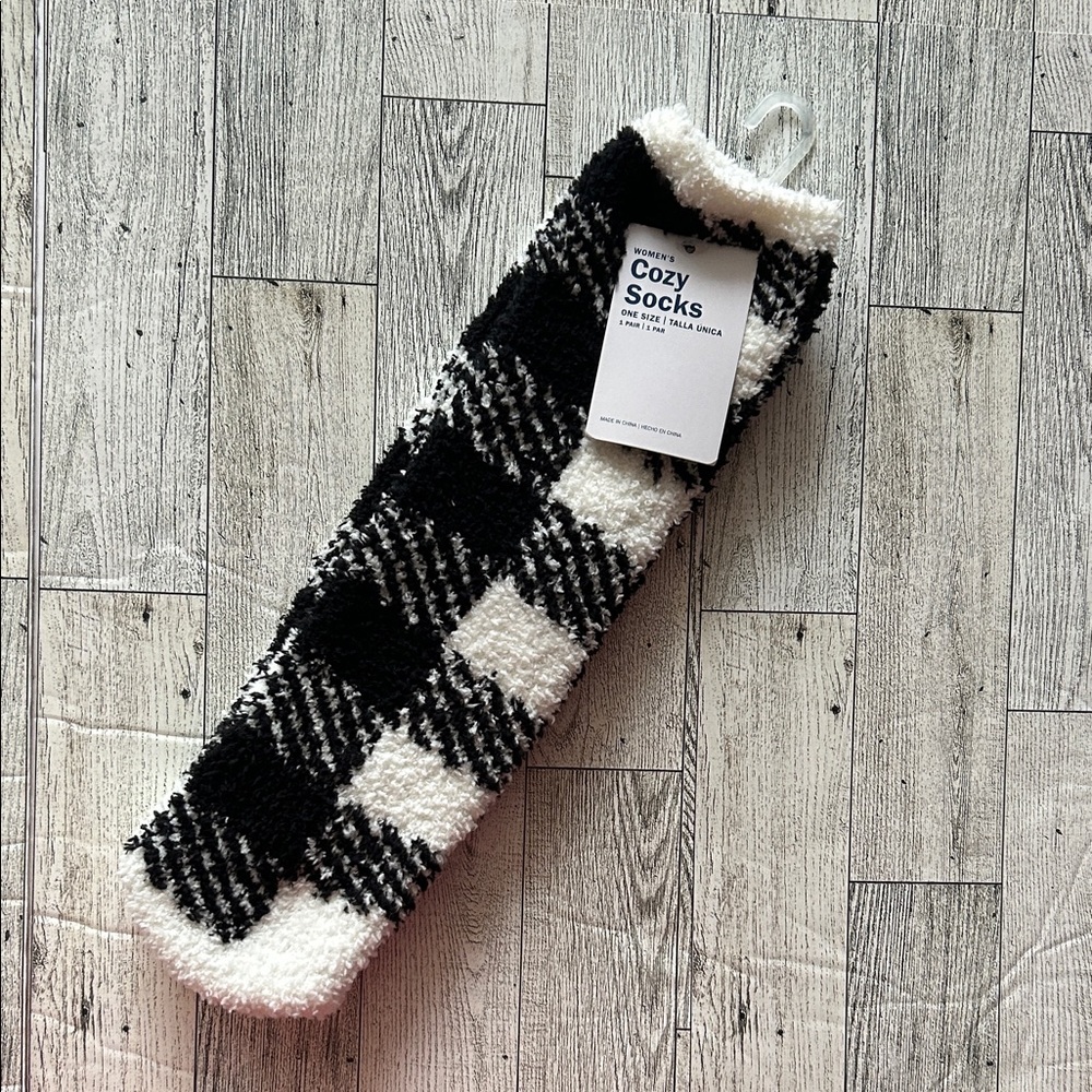 *closet clean out* Old Navy cozy socks Plaid Black and White